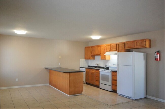 Building Photo - 105-107 South Plum