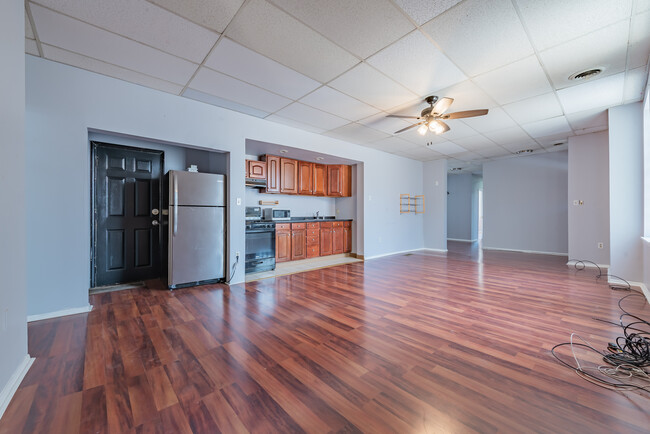 Building Photo - 104 N Graham