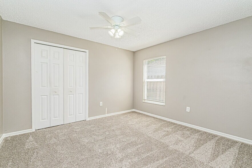 Building Photo - 12934 Lake Vista Dr