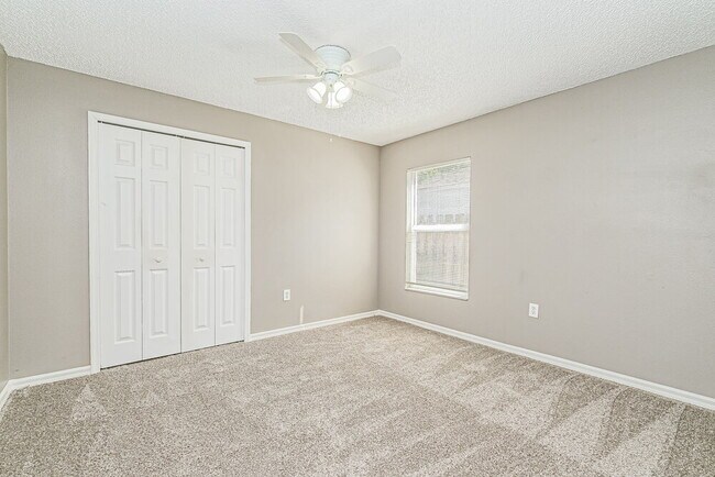 Building Photo - 12934 Lake Vista Dr