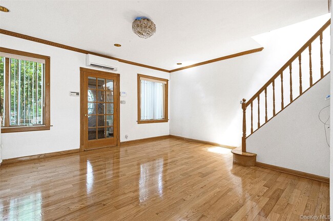 Building Photo - 68-48 Groton St