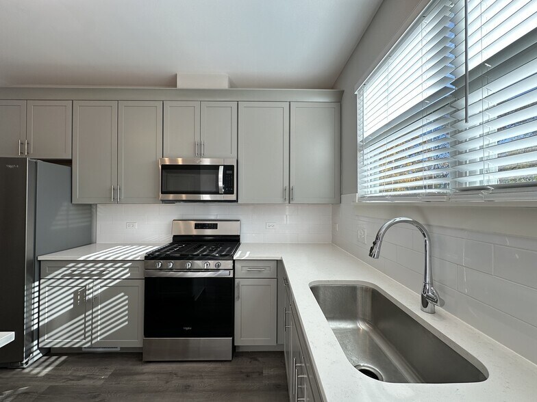 Building Photo - 615 Broadway St