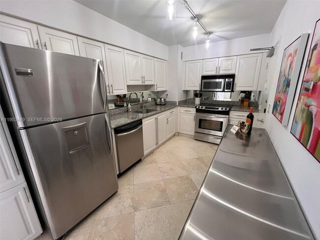 Building Photo - 9195 Collins Ave