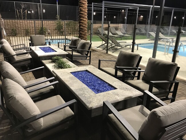 Building Photo - 2/BD 2.5/BA Luxury Gated Townhouse in Summ...