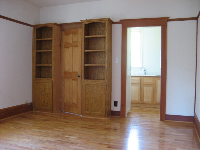 Building Photo - 1605 Walnut St