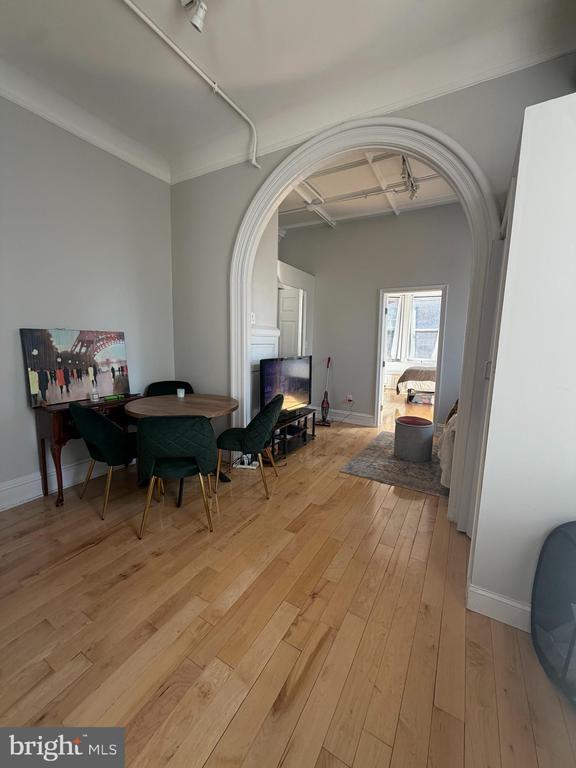 Building Photo - 2034 Chestnut St