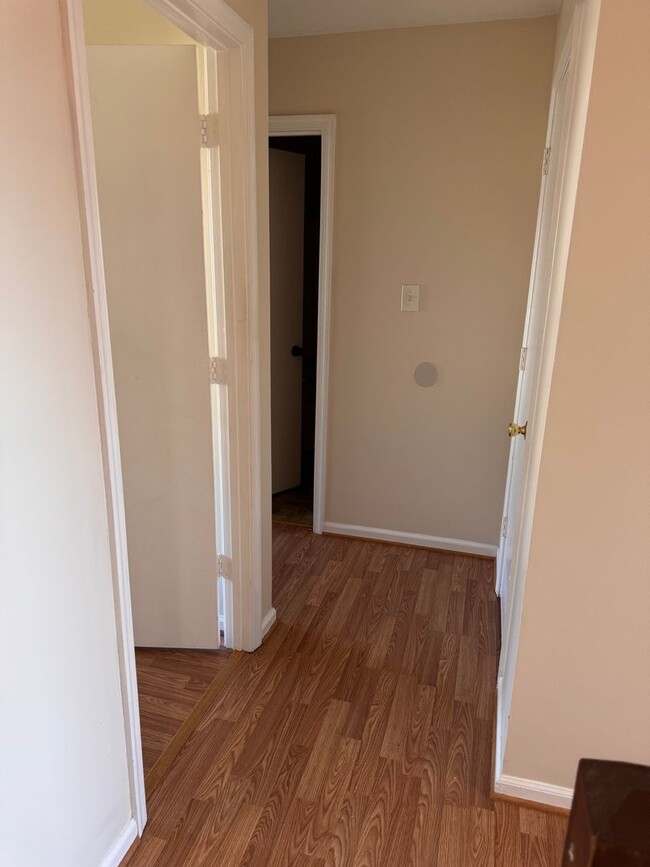 Building Photo - 3 Bedroom || 2.5 Bathroom Townhouse