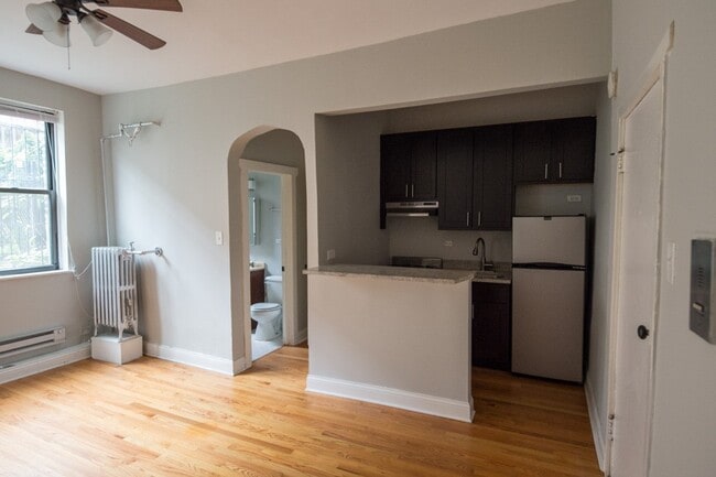 Building Photo - 4644 N Paulina St