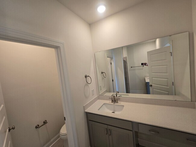 Building Photo - Brand Spankin' New Condo on White St!