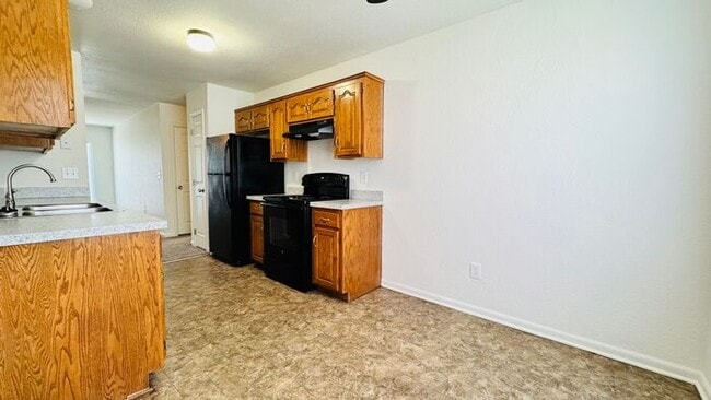 Building Photo - Creekwood Park Townhomes -$500 rent credit...