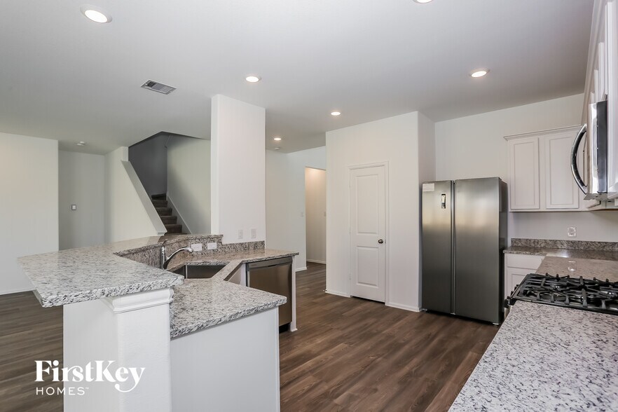 Building Photo - 9011 Willow Rdg Ct