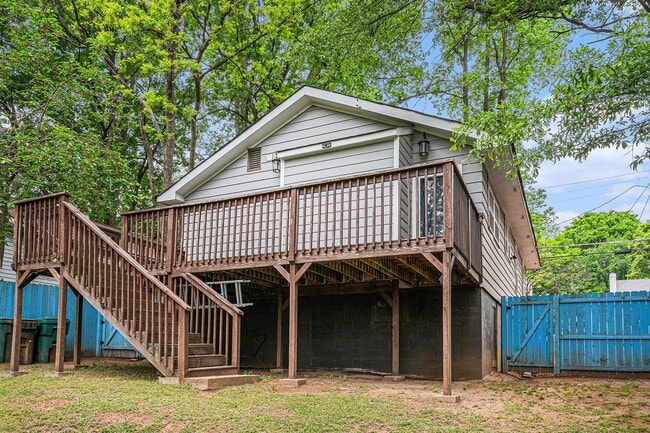 Building Photo - 3378 La Vista Dr