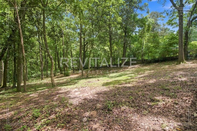 Building Photo - 2739 Knollwood Dr