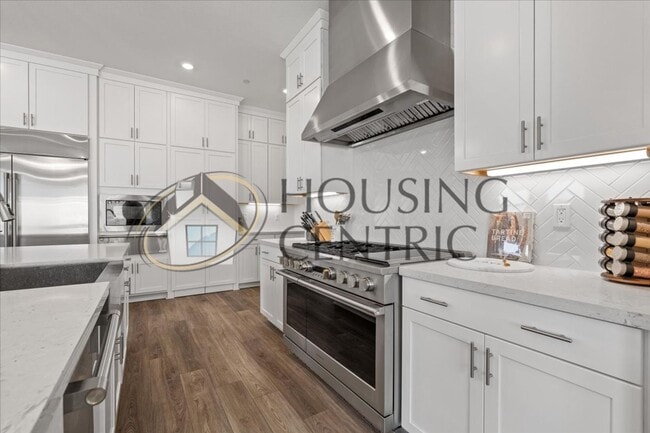 Building Photo - Modern & Elegant Living in Emerald Peak, E...