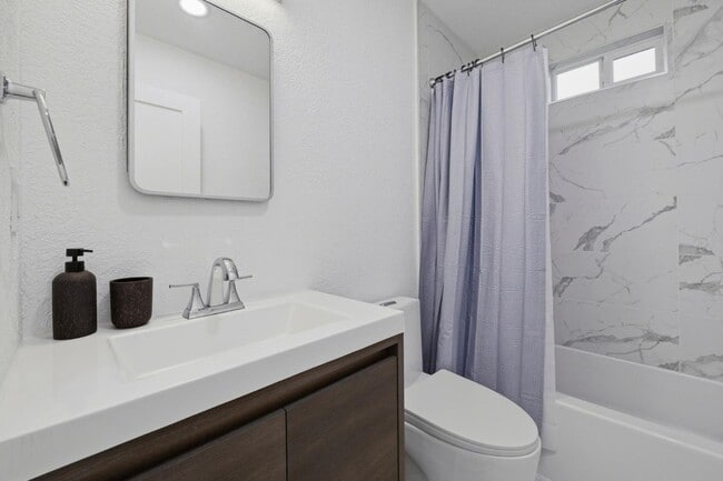 Building Photo - 1397 Vine St