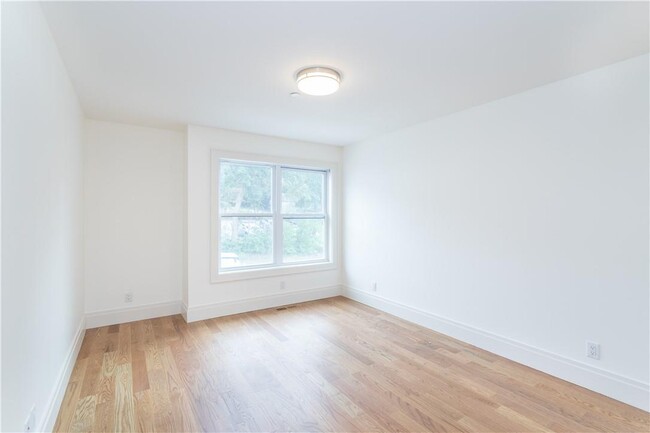Building Photo - 121 Fisher Ave