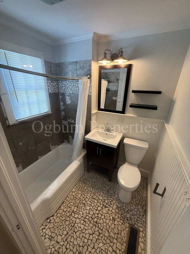 Building Photo - 159 Stanton Dr