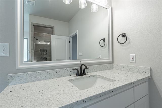 Building Photo - 10008 Vly Oak Ct