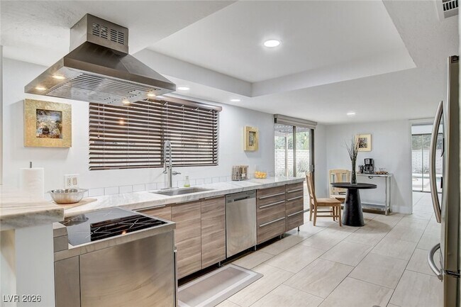 Building Photo - 945 Vegas Valley Dr