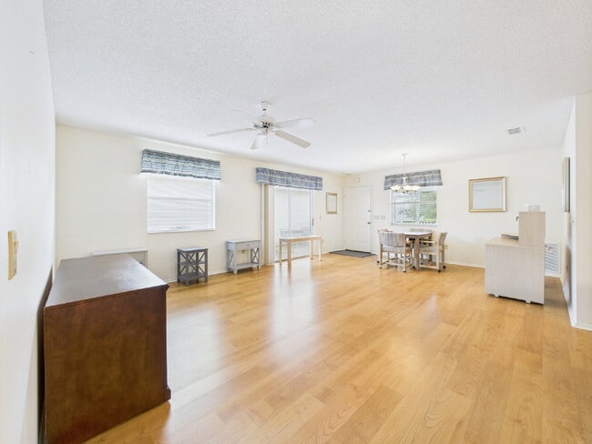 Building Photo - 480 Hildalgo Dr