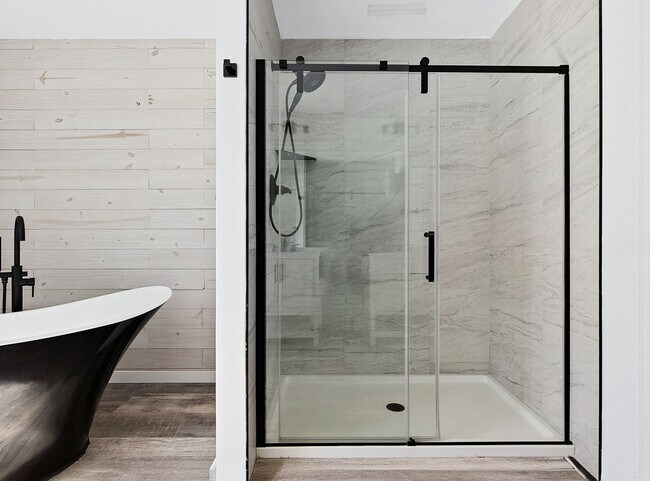 Building Photo - Parkside Paradise: Spacious 5-Bed Luxury in Hobble Creek