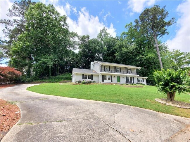 Building Photo - 2456 Leslie Dr NE