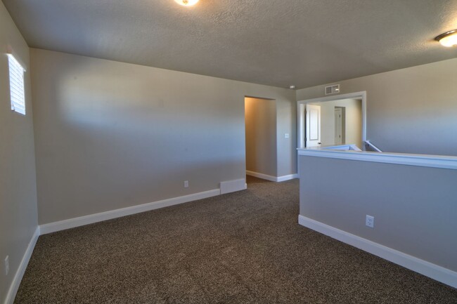 Building Photo - Beautiful new build in Spanish Fork