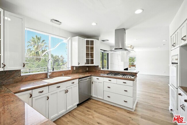 Building Photo - 5128 Llano Dr