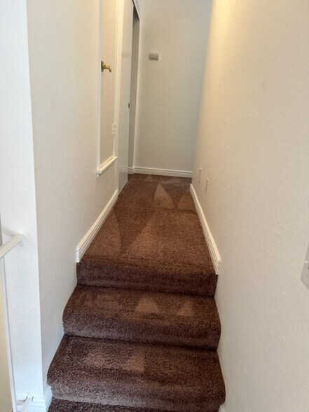 Building Photo - 4082 Mahaila Ave