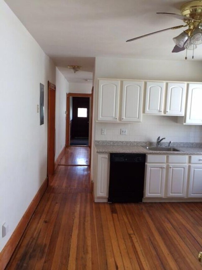 Building Photo - 47 Litchfield St
