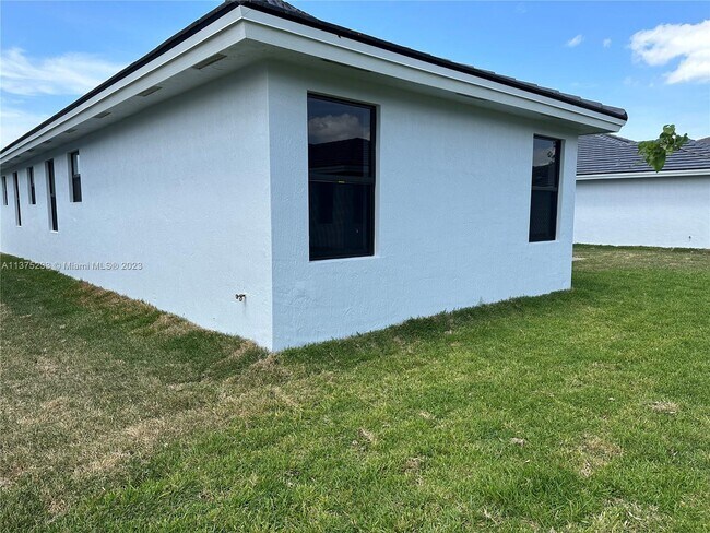 Building Photo - 14580 SW 22nd St