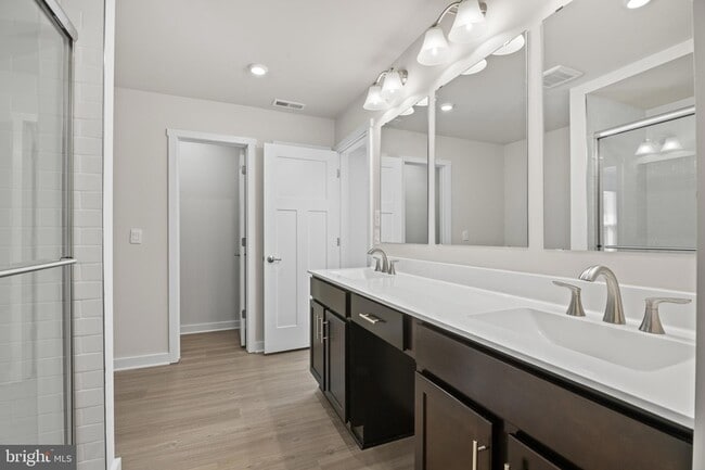 Building Photo - 21 Lyriq Ct