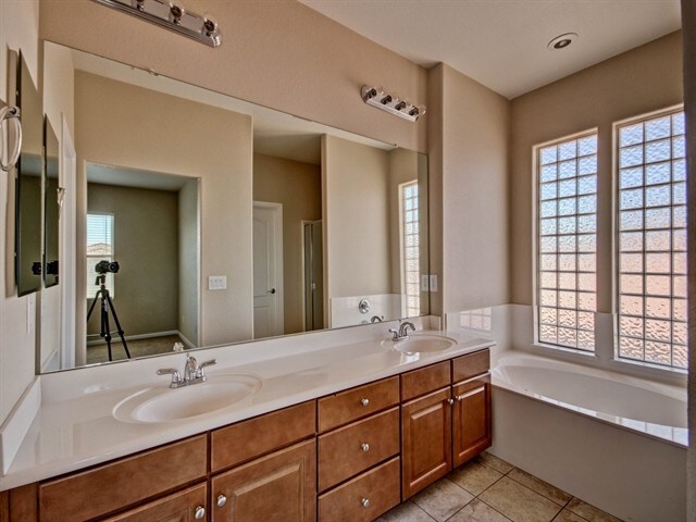 Building Photo - 2190 N 135th Dr