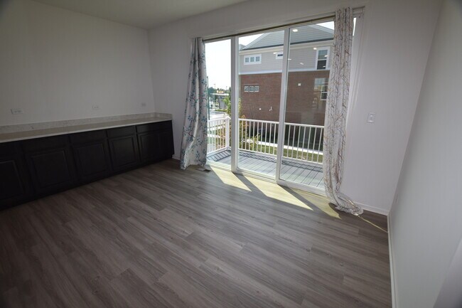 Building Photo - 2945 Showplace Dr