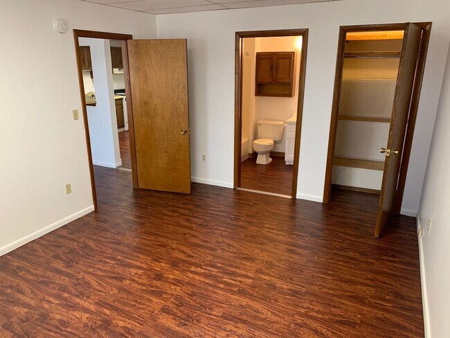 Building Photo - 635 Monongahela Ave