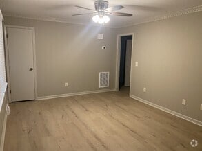 Building Photo - "Charming 2-Bedroom Duplex in Simpsonville...