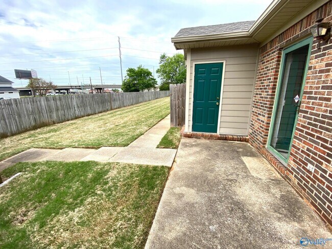 Building Photo - 8136 Oldfield Rd SW