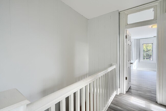 Building Photo - 400 N Hilton St