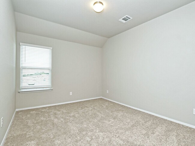 Building Photo - 5 BR + Office /2.5 BA - 2637 SF - Cloverleaf in SOUTH AUSTIN!