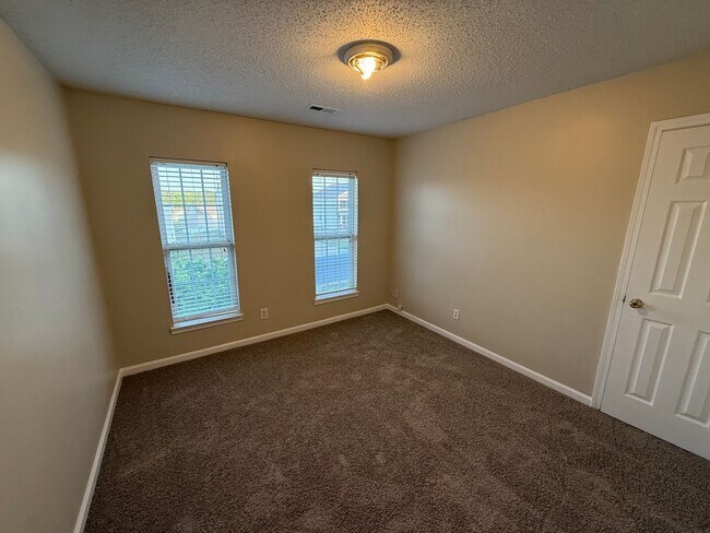 Building Photo - Cute Home in Great North Charlotte Community