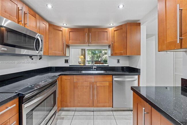 Building Photo - 10835 SW 112th Ave