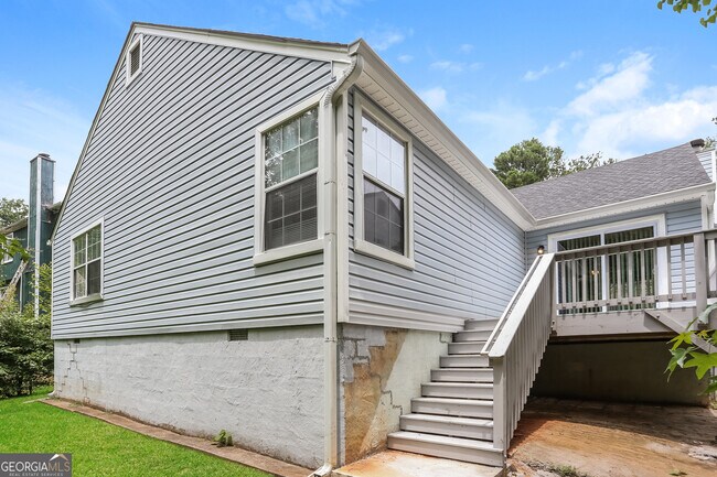 Building Photo - 661 Woodcrest Manor Dr