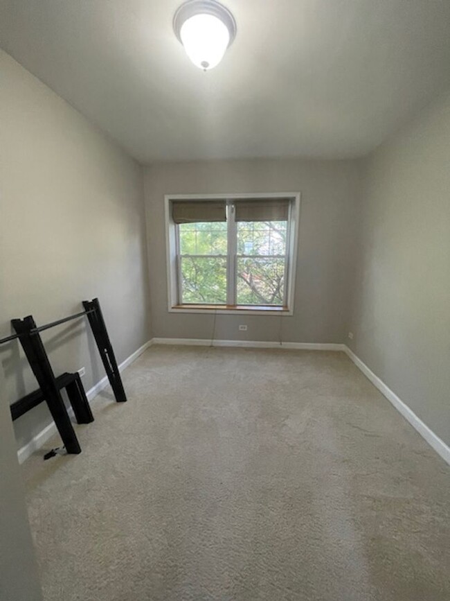 Building Photo - Charming 1-Bedroom Condo in Logan Square!