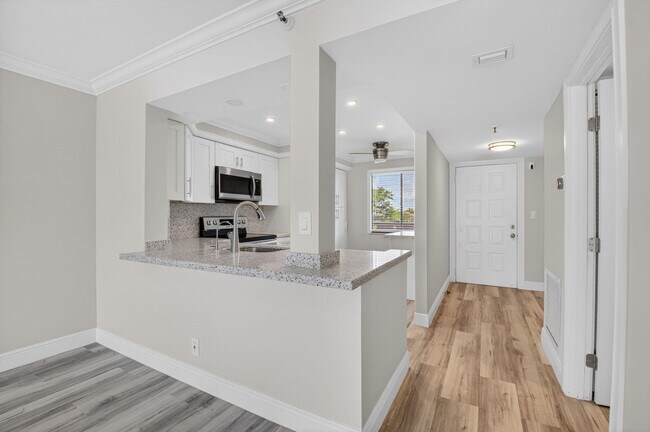 Building Photo - 7076 Huntington Ln