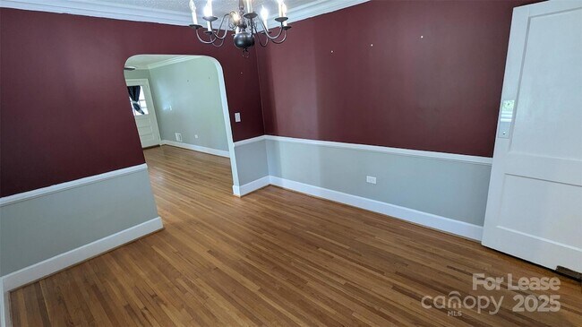 Building Photo - 1507 Woodland Dr