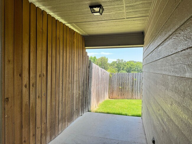 Building Photo - 309 Princess Place