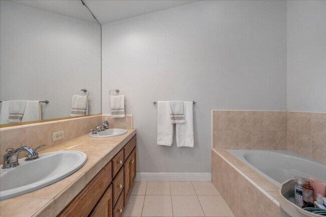 Building Photo - Beautiful North Clovis 3/2.5 Home in Gated Community