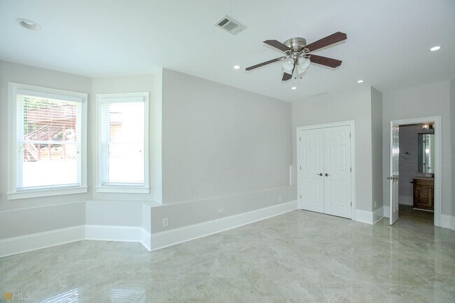 Building Photo - 1660 Briergate Dr