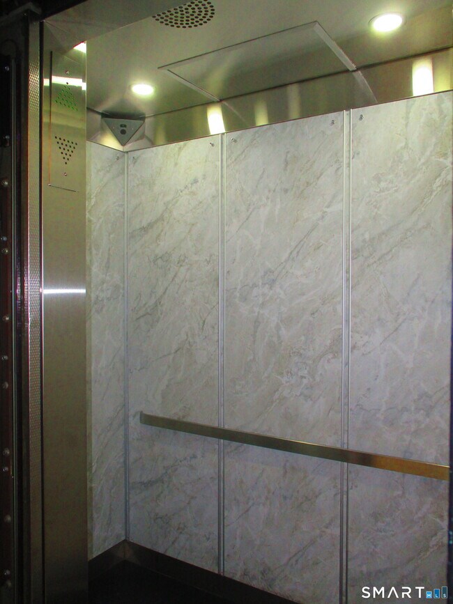 Building Photo - 87 Glenbrook Rd