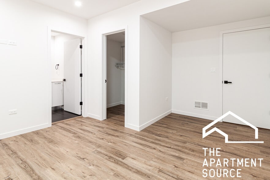 Building Photo - 1428 W Jonquil Ter